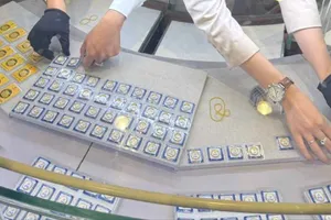 Giá vàng miếng giảm, vàng nhẫn 9999 tăng 