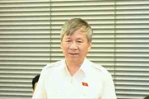 ĐB Nguyễn Anh Trí (Hà Nội) phát biểu sáng 23-5. Ảnh: QUANG PHÚC