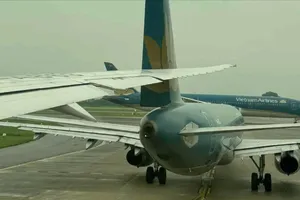 Sự cố va chạm máy bay tại điểm giao cắt đường lăn sân bay Nội Bài ngày 27-6