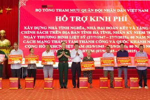 Bộ Tổng Tham mưu QĐND Việt Nam trao hỗ trợ xây nhà tình nghĩa, nhà đại đoàn kết tại Hà Tĩnh 