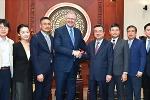 Phó Bí thư Thường trực Thành ủy Nguyễn Thanh Nghị tiếp ông Daniel Kritenbrink, cựu Đại sứ Hoa Kỳ tại Việt Nam, thành viên Hội đồng quản trị của Tập đoàn The Asia Group. Ảnh: VIỆT DŨNG