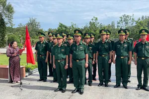 Đoàn công tác Ban Chỉ huy BĐBP TPHCM viếng Nghĩa trang Hàng Dương