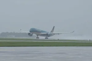 Hàng không hủy hàng loạt chuyến bay do ảnh hưởng bão số 3