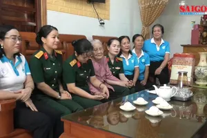 Những tấm áo lụa tri ân Mẹ Việt Nam anh hùng bên bờ sông Gianh