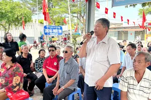 Người dân ấp Hải Bình phát biểu ý kiến tại chương trình