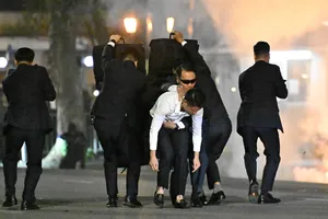 Xem cảnh vệ Việt Nam bảo vệ yếu nhân khi bị tấn công bất ngờ