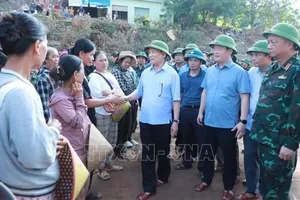 Phó Thủ tướng Hồ Đức Phớc thăm hỏi người dân và chỉ đạo khắc phục hậu quả mưa lũ tại Nghệ An