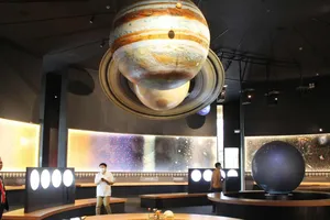 Người dân, du khách trải nghiệm các mô hình vũ trụ và lịch sử các vụ nổ sao ở thung lũng Quy Hòa (phường Quy Nhơn Nam, tỉnh Gia Lai)