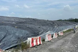 Bãi rác Đa Phước, xã Hưng Long, TPHCM. Ảnh: THANH HIỀN