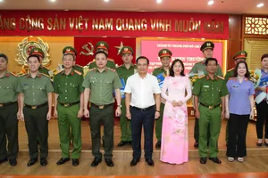 Chủ tịch UBND TPHCM khen thưởng các tập thể, cá nhân xuất sắc trong đấu tranh phòng, chống tội phạm