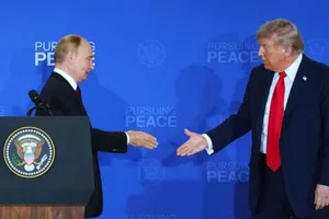 Tổng thống Mỹ Donald Trump và Tổng thống Nga Vladimir Putin họp báo tại Alaska, Mỹ 