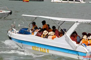 Người dân chưa phải nộp phí khi tham quan vịnh Nha Trang