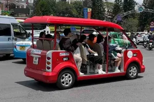 Đề xuất giải pháp để xe điện 4 bánh chở khách du lịch hoạt động trở lại