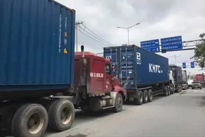 Lượng xe đông đúc trên các tuyến giao thông qua Đồng Nai