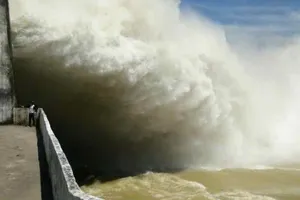 Thủy điện Thác Bà mở 2 cửa xả điều tiết nước từ tối nay 9-9