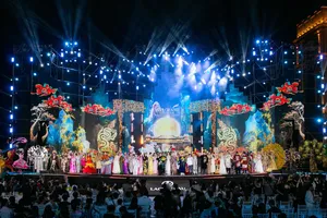 Tôn vinh bản sắc văn hóa, làng nghề trong các thiết kế trang phục