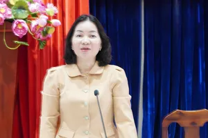 Phó Chủ tịch Thường trực Ủy ban MTTQ Việt Nam TPHCM Trương Thị Bích Hạnh phát biểu tại hội nghị
