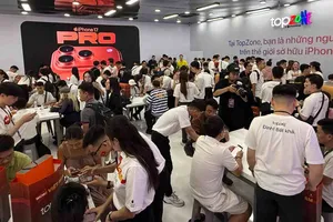 TopZone mang đến không khí sôi động khi mở bán iPhone mới tại Phố đi bộ Nguyễn Huệ