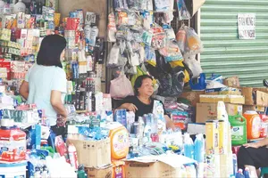 Tiểu thương tại khu Chợ Cũ phường Sài Gòn, TPHCM. Ảnh: HOÀNG HÙNG