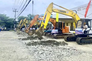 Khởi công Dự án nâng cấp, mở rộng quốc lộ 91, đoạn từ KM0 - KM7 qua TP Cần Thơ. Ảnh: CAO PHONG