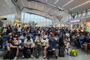 Sân bay Đà Nẵng đông nghẹt hành khách sau khi được khai thác trở lại chiều 28-9