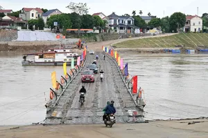 Kết thúc vận hành cầu phao Phong Châu
