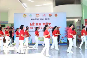 Người cao tuổi phường Bình Thới rèn luyện sức khỏe qua CLB khiêu vũ dưỡng sinh