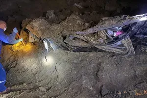 Xe bán tải bị vùi lấp trên Quốc lộ 279: 2 người tử vong, 1 người chưa tìm thấy