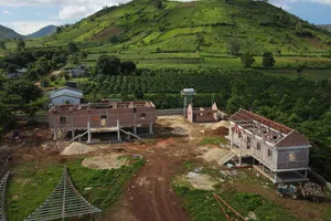 Gia Lai: Tháo dỡ công trình nhà rông dưới chân núi lửa Chư Đăng Ya