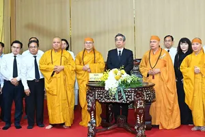 Lãnh đạo TPHCM viếng tang Trưởng lão Hòa thượng Thích Trí Tịnh