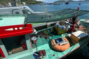 Tàng trữ súng kích điện để khai thác hải sản trái phép trên vịnh Nha Trang