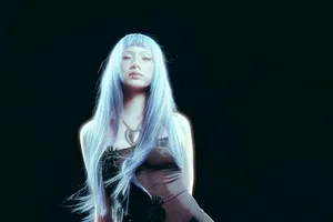 Mỹ Mỹ ra mắt album đầu tay “Burning blue”