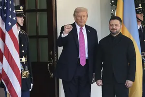 Tổng thống Mỹ Donald Trump chào đón Tổng thống Volodymyr Zelensky tại Washington, D.C., ngày 17-10-2025. Ảnh: GETTY IMAGES 