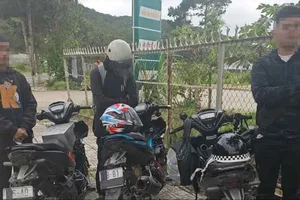 Xử lý 3 quái xế che biển số, phóng như bay trên Quốc lộ 27C