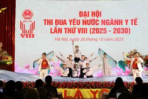 Phó Thủ tướng Lê Thành Long trao Huân chương Lao động cho các cá nhân xuất sắc của Bộ Y tế