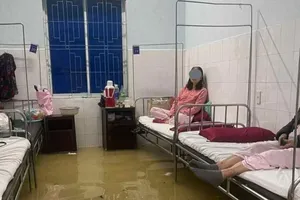 Bộ Y tế yêu cầu không để gián đoạn cấp cứu, điều trị trong mưa lũ