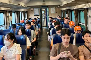 Hành khách trên tàu tuyến Hải Dương - Hải Phòng