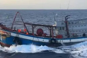 Yêu cầu người điều khiển phương tiện gây tai nạn trên đường thủy ra trình diện