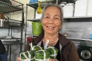 Quảng Ngãi: Ấm lòng những chiếc bánh chưng, bánh tét hỗ trợ đồng bào bị ngập lụt miền Trung