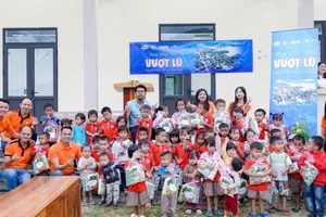 FPT cùng hướng về miền Trung