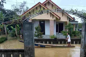 Mưa lớn gây ngập úng nhiều tuyến đường ở phường Hóa Châu, TP Huế 