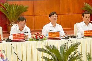 Chủ tịch HĐND TPHCM Võ Văn Minh phát biểu tại buổi làm việc với Ban Thường vụ Đảng ủy phường Tam Bình