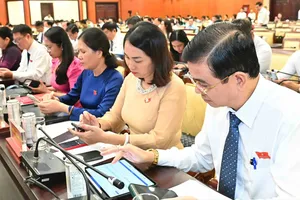 Các đại biểu dự kỳ họp thứ 5 HĐND TPHCM khóa X, nhiệm kỳ 2021-2026 