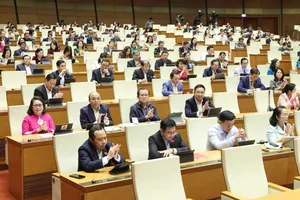 Phiên họp sáng 11-12. Ảnh: QUANG PHÚC