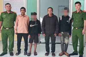 Hai thiếu niên được lực lượng Công an xã Ia Tơi cứu nạn