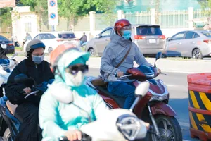 Gió lạnh tràn về, người dân TPHCM ngỡ như đang ở Đà Lạt