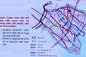 Ông Nguyễn Minh Dũng, Chủ tịch HĐND tỉnh Vĩnh Long phát biểu tại kỳ họp. Ảnh: TÍN HUY
