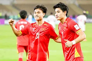 Minh Phúc (trái) và Đình Bắc là hai cầu thủ góp công lớn trong chiến thắng 3-2 của U23 Việt Nam trước U23 UAE