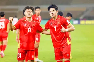 Hai tuyển thủ Đình Bắc (số 7) và Minh Phúc được kỳ vọng sẽ tỏa sáng ở trận tranh hạng ba với U23 Hàn Quốc (ẢNH: TED TRẦN)