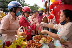 Ấm áp “Tết sum vầy” tại khu công nghiệp Đông Xuyên